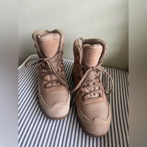 Men waterproof booth size 9.5